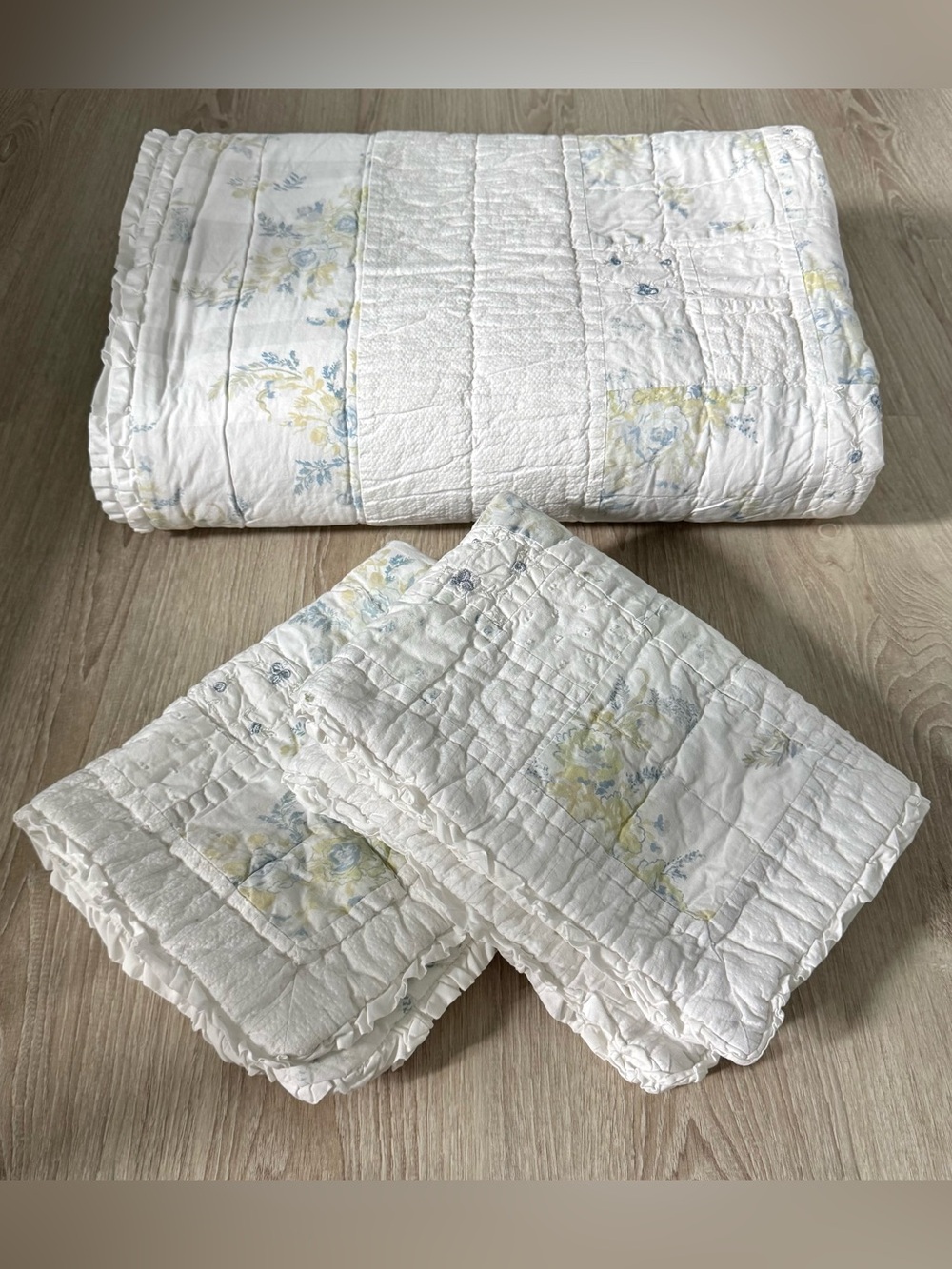 Simply Shabby Chic British Rose Patchwork Quilt 2 Sham Set Full/Queen Blue White